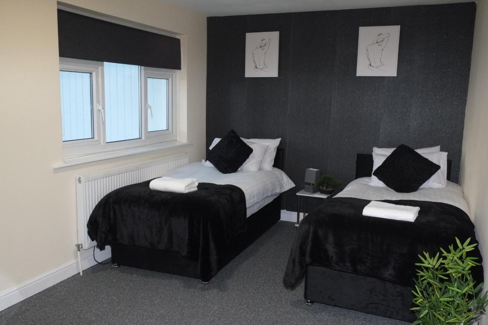 Lausory King Bed Living Your Luxe Home Away Нотингам Екстериор снимка