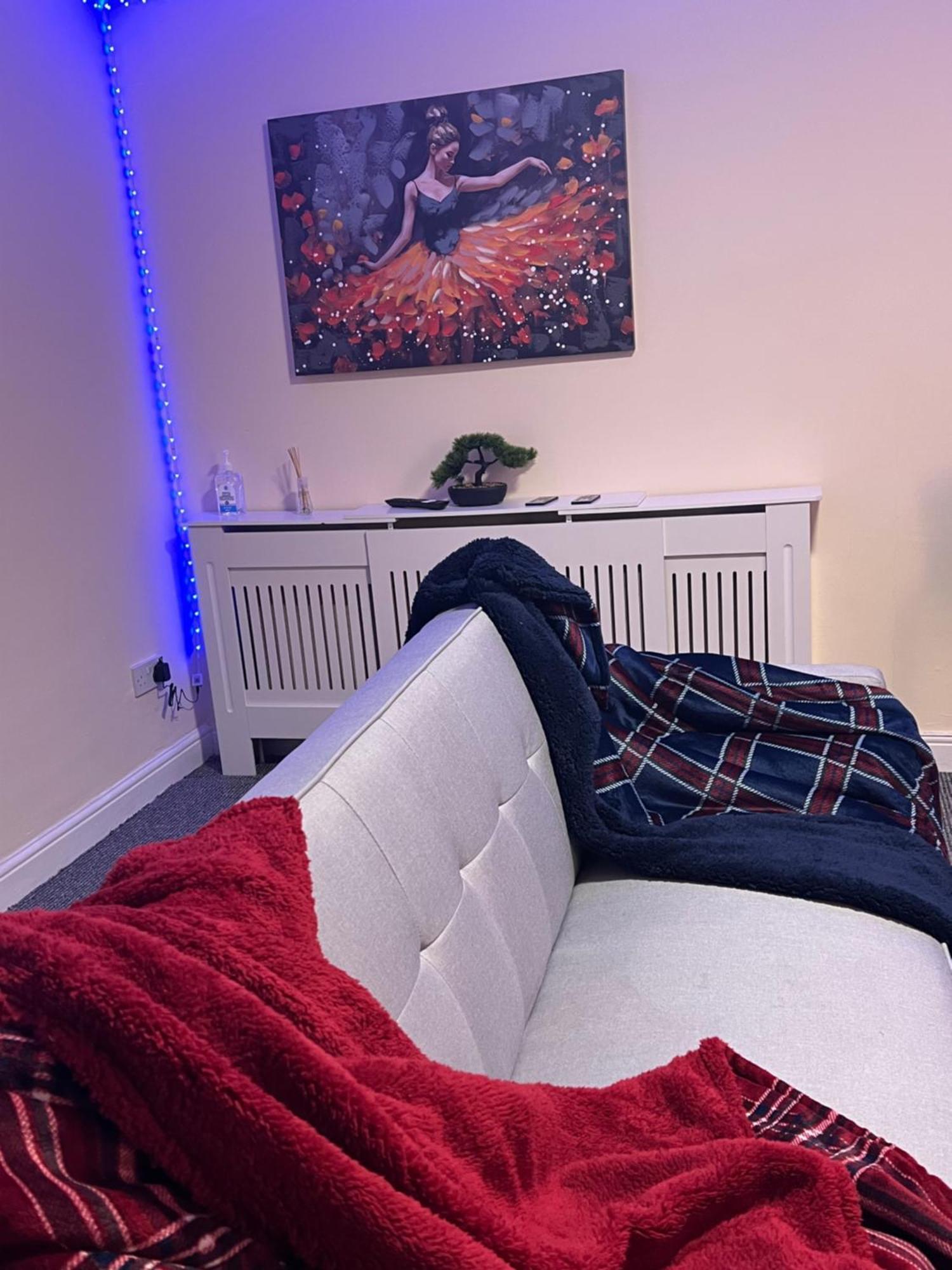Lausory King Bed Living Your Luxe Home Away Нотингам Екстериор снимка